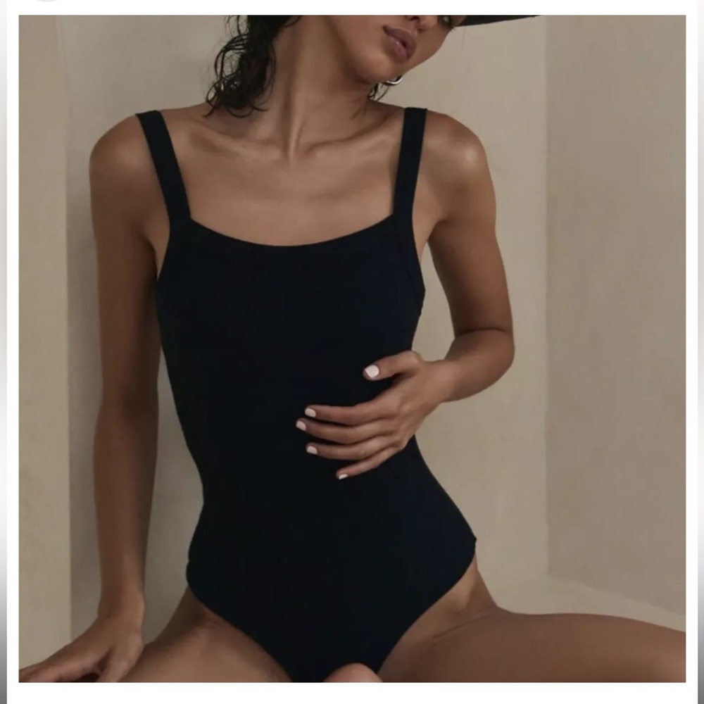 CLYQUE the label Genelle bodysuit in black